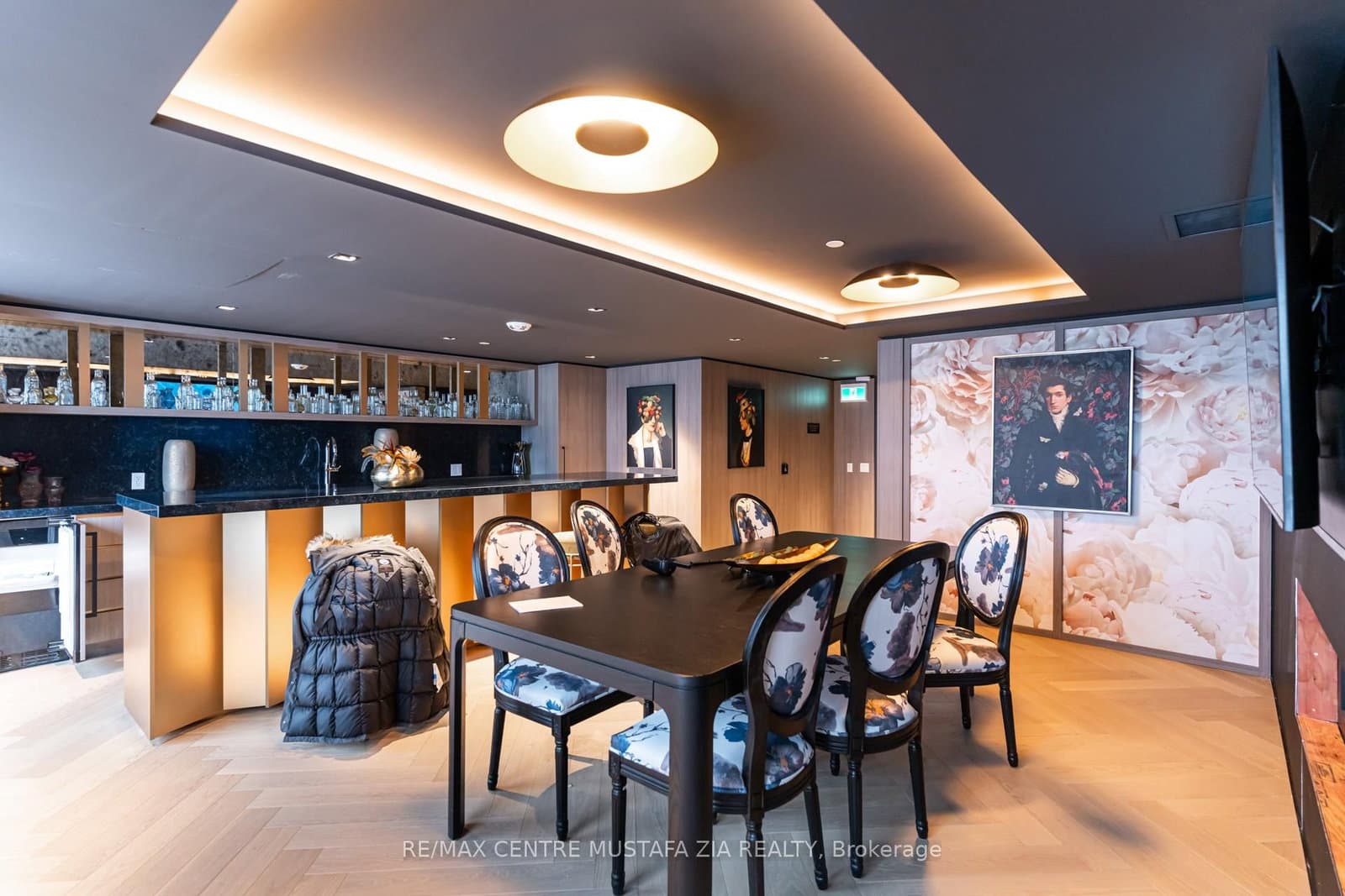 395 Dundas Street W, Unit 217 thumbnail 47
