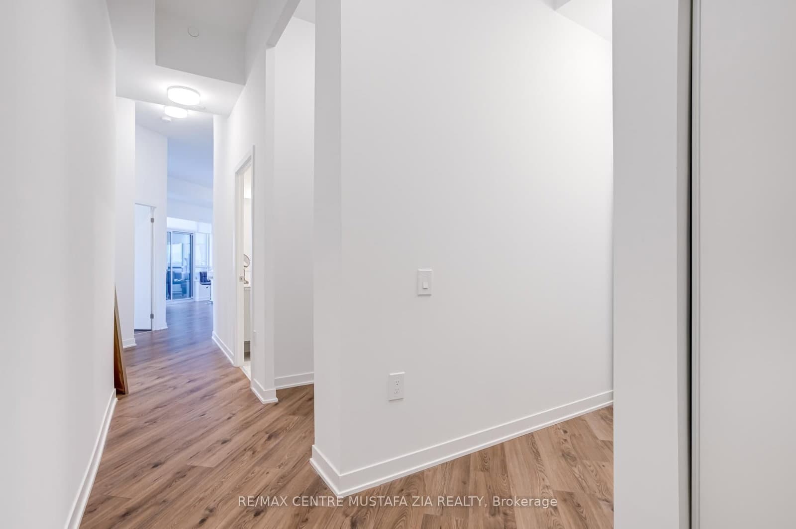 395 Dundas Street W, Unit 217 thumbnail 8