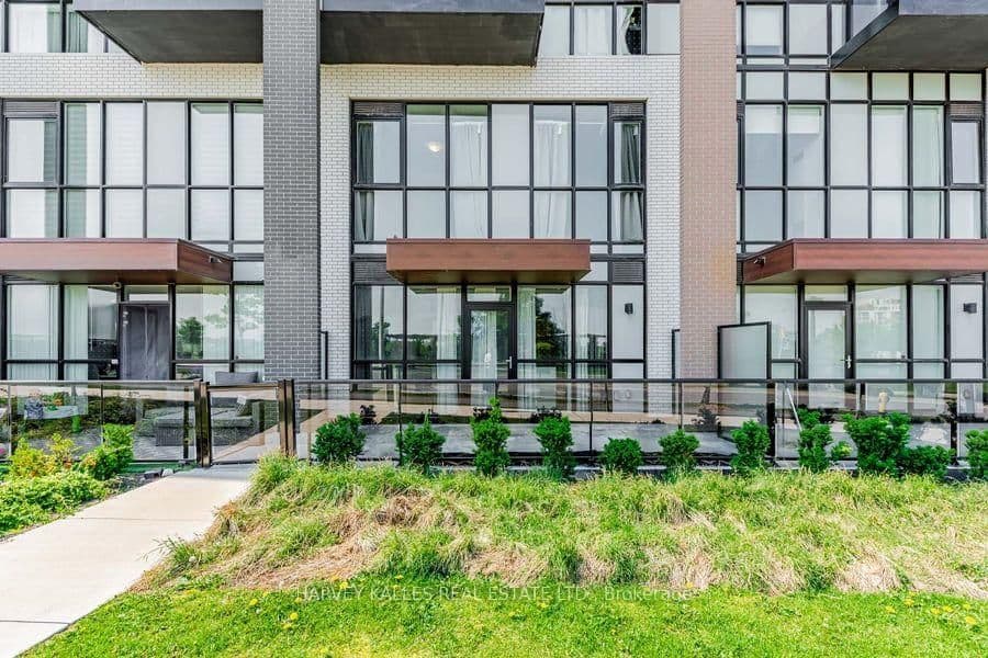 60 George Butchart Drive, Unit 4 thumbnail 2
