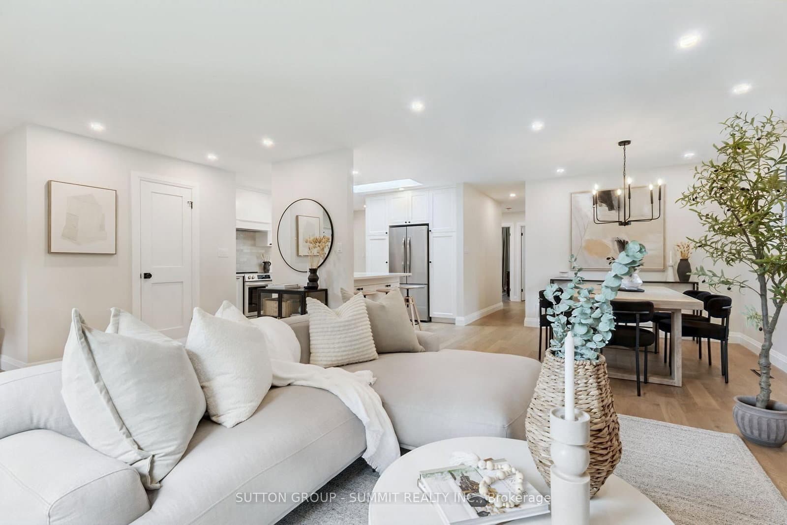 1414 Dewbourne Crescent thumbnail 7