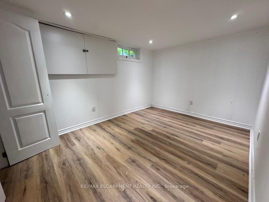 46 Plains Road E, Unit Lower Unit thumbnail 10