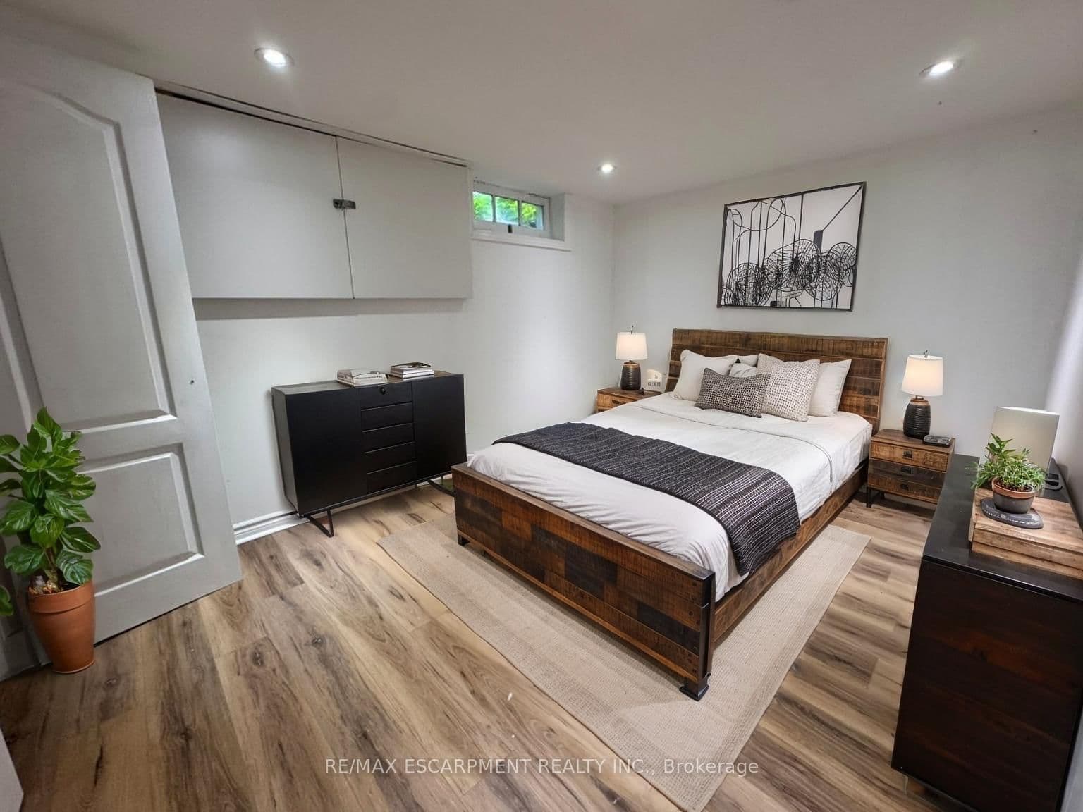 46 Plains Road E, Unit Lower Unit thumbnail 11