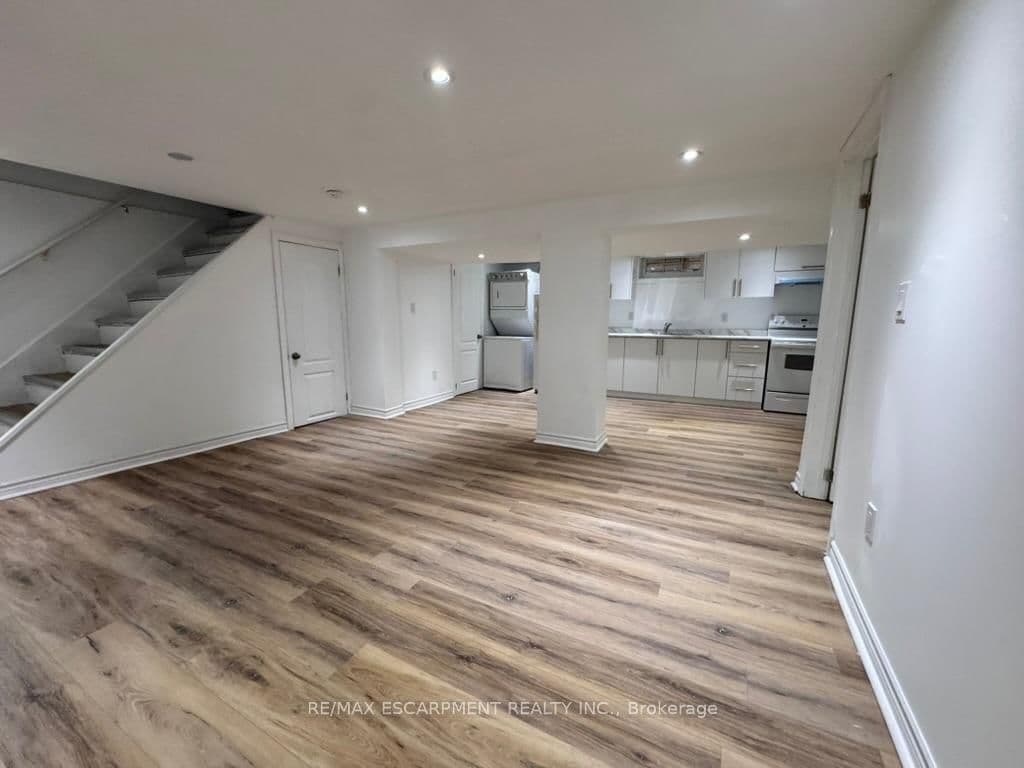 46 Plains Road E, Unit Lower Unit thumbnail 3