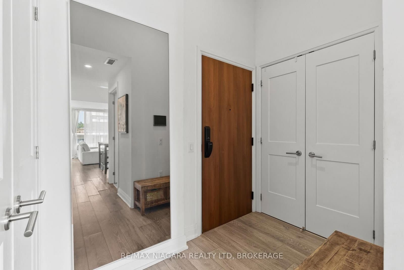 21 Park Street E, Unit 717 thumbnail 10