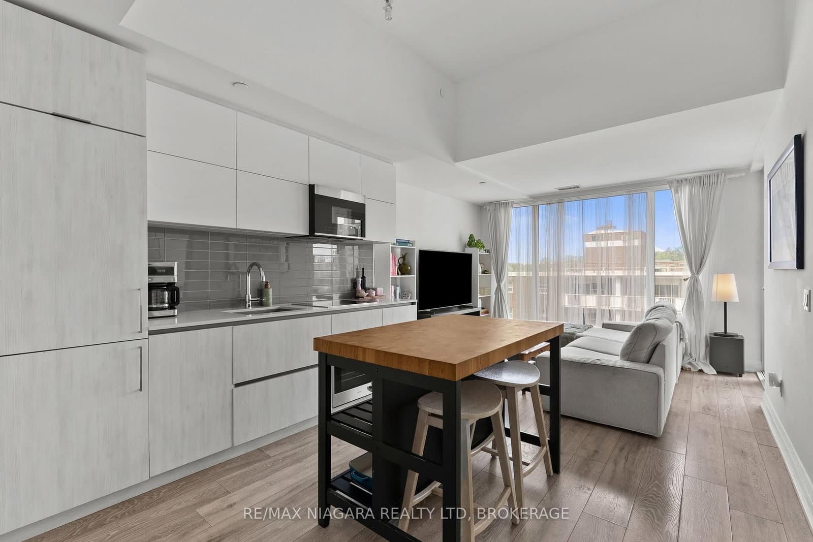 21 Park Street E, Unit 717 thumbnail 11