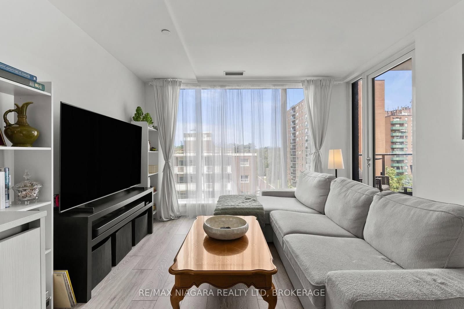 21 Park Street E, Unit 717 thumbnail 18