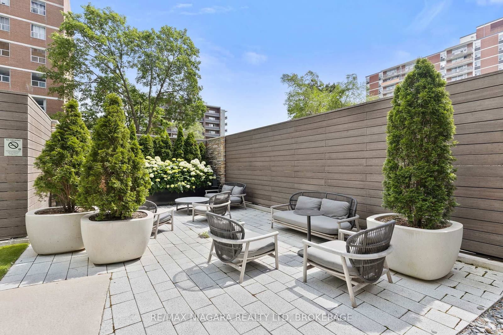 21 Park Street E, Unit 717 thumbnail 2
