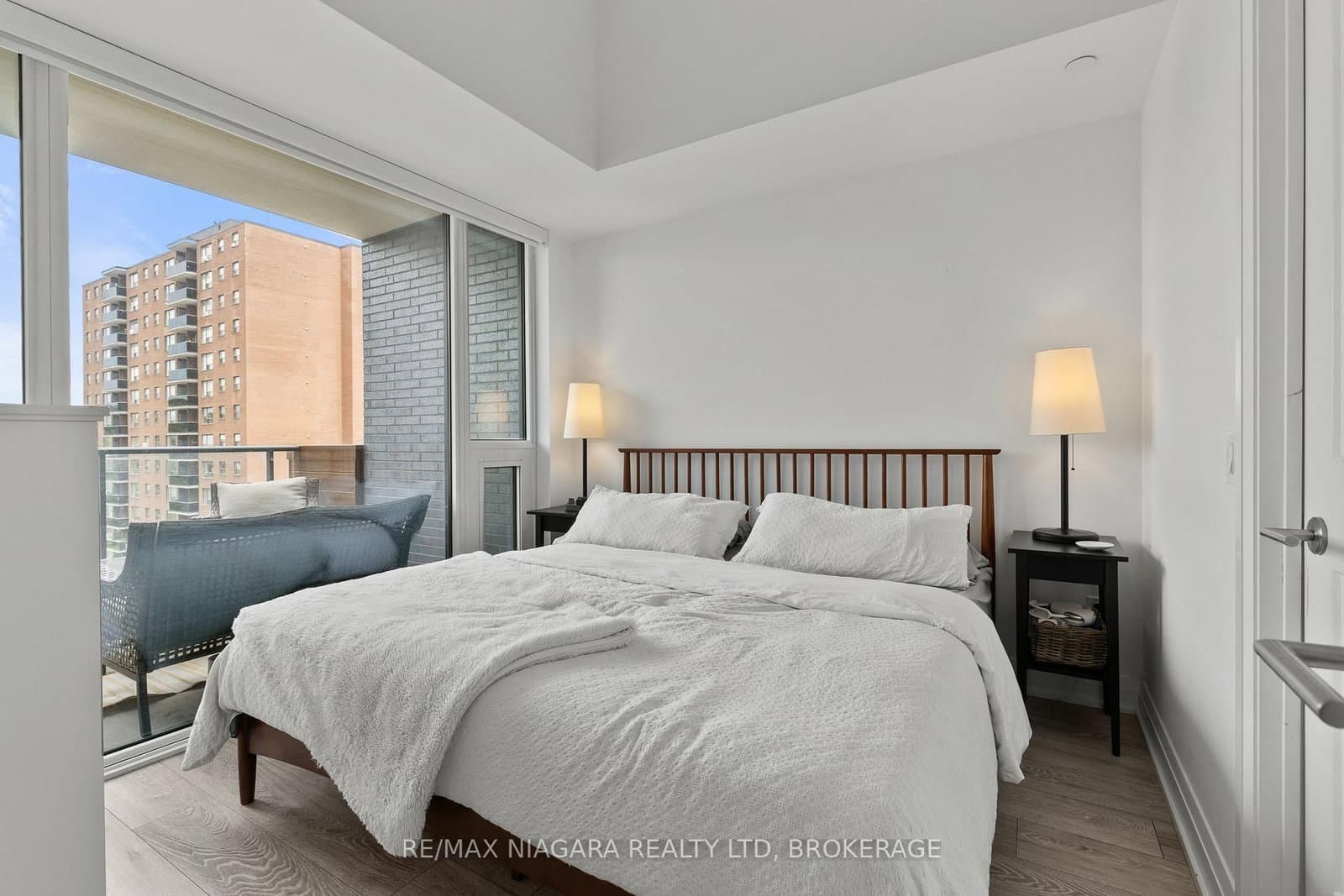 21 Park Street E, Unit 717 thumbnail 22