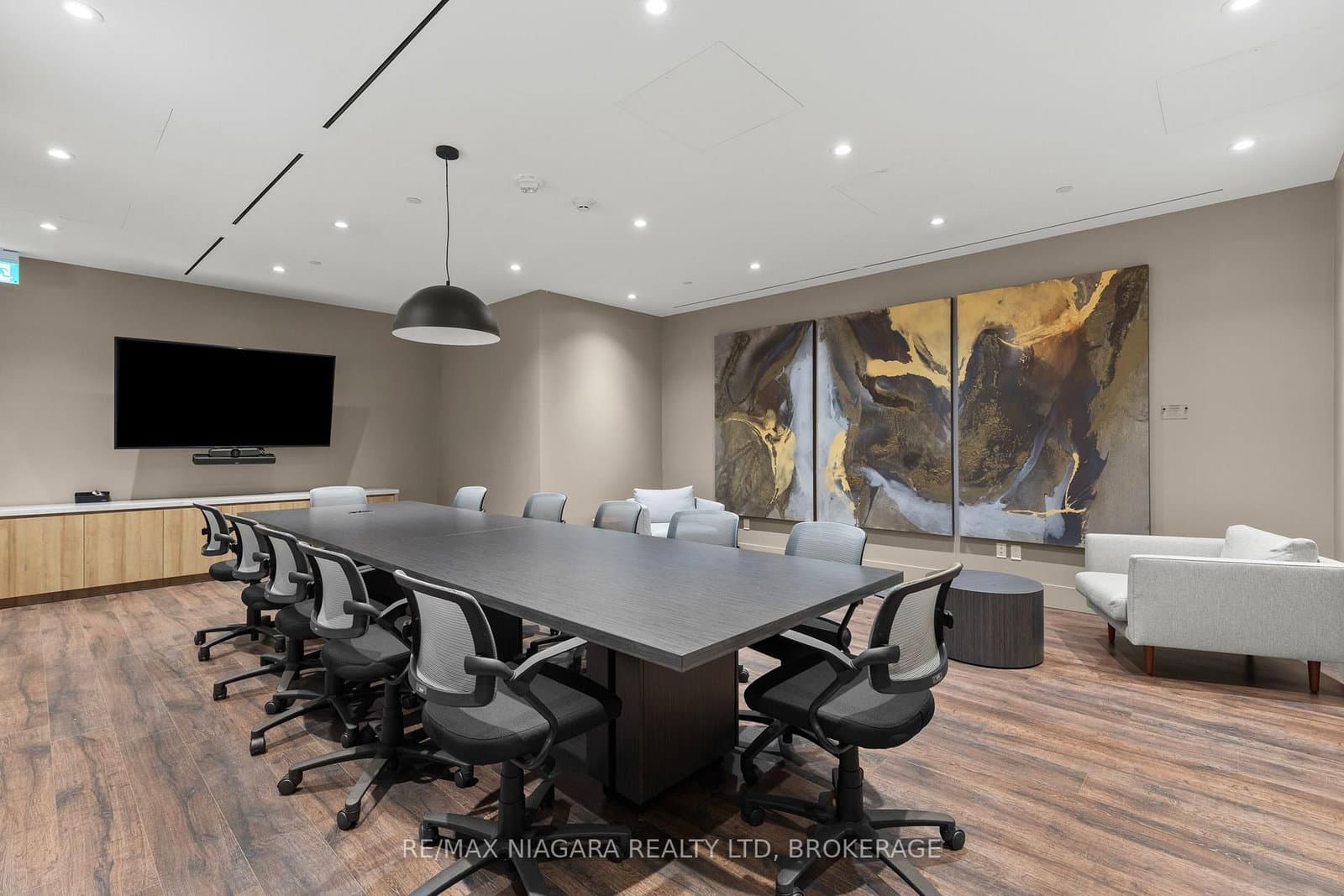 21 Park Street E, Unit 717 thumbnail 32