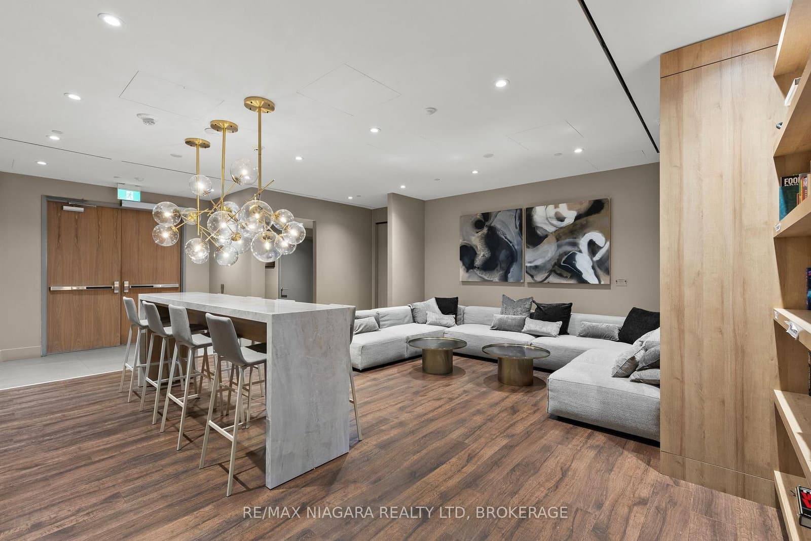 21 Park Street E, Unit 717 thumbnail 33
