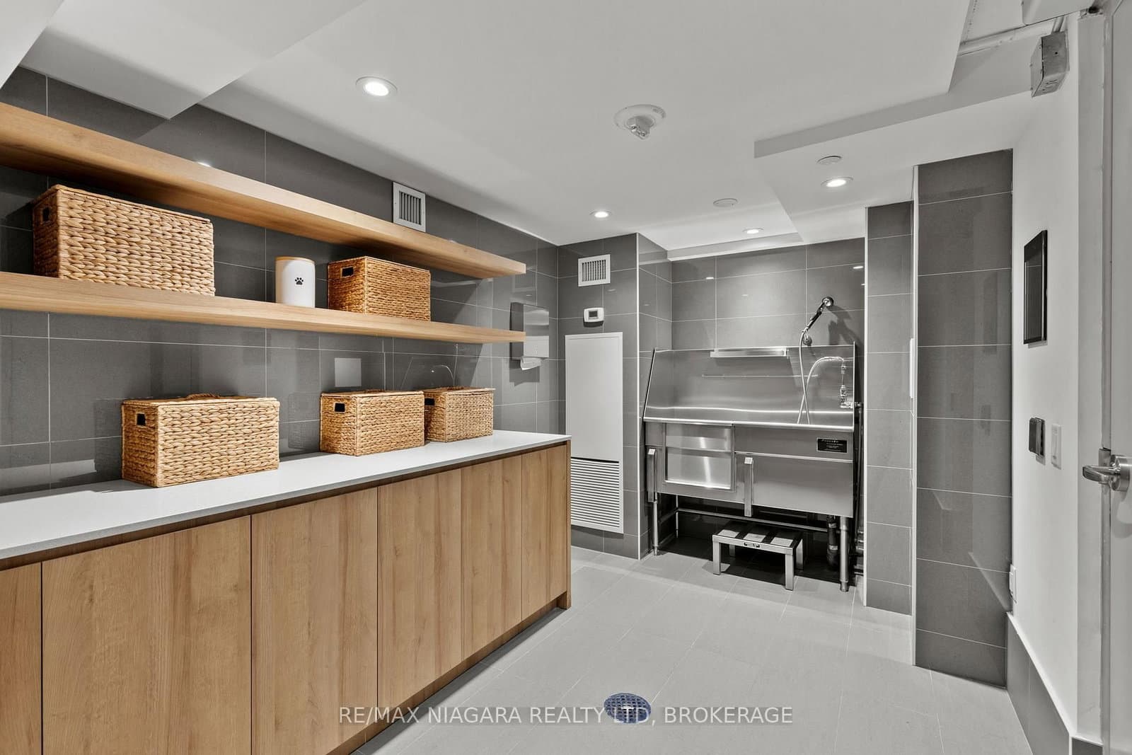 21 Park Street E, Unit 717 thumbnail 36