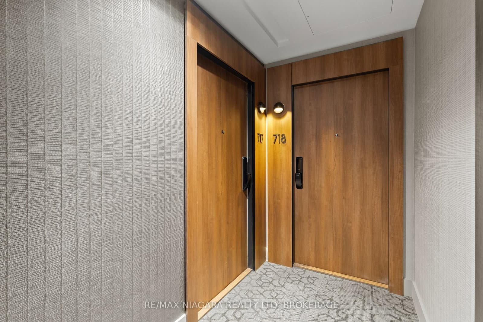 21 Park Street E, Unit 717 thumbnail 9