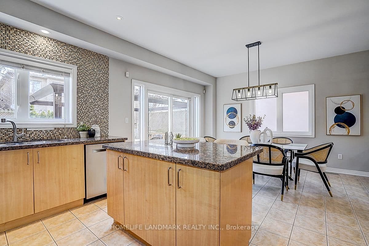 2455 Felhaber Crescent thumbnail 21