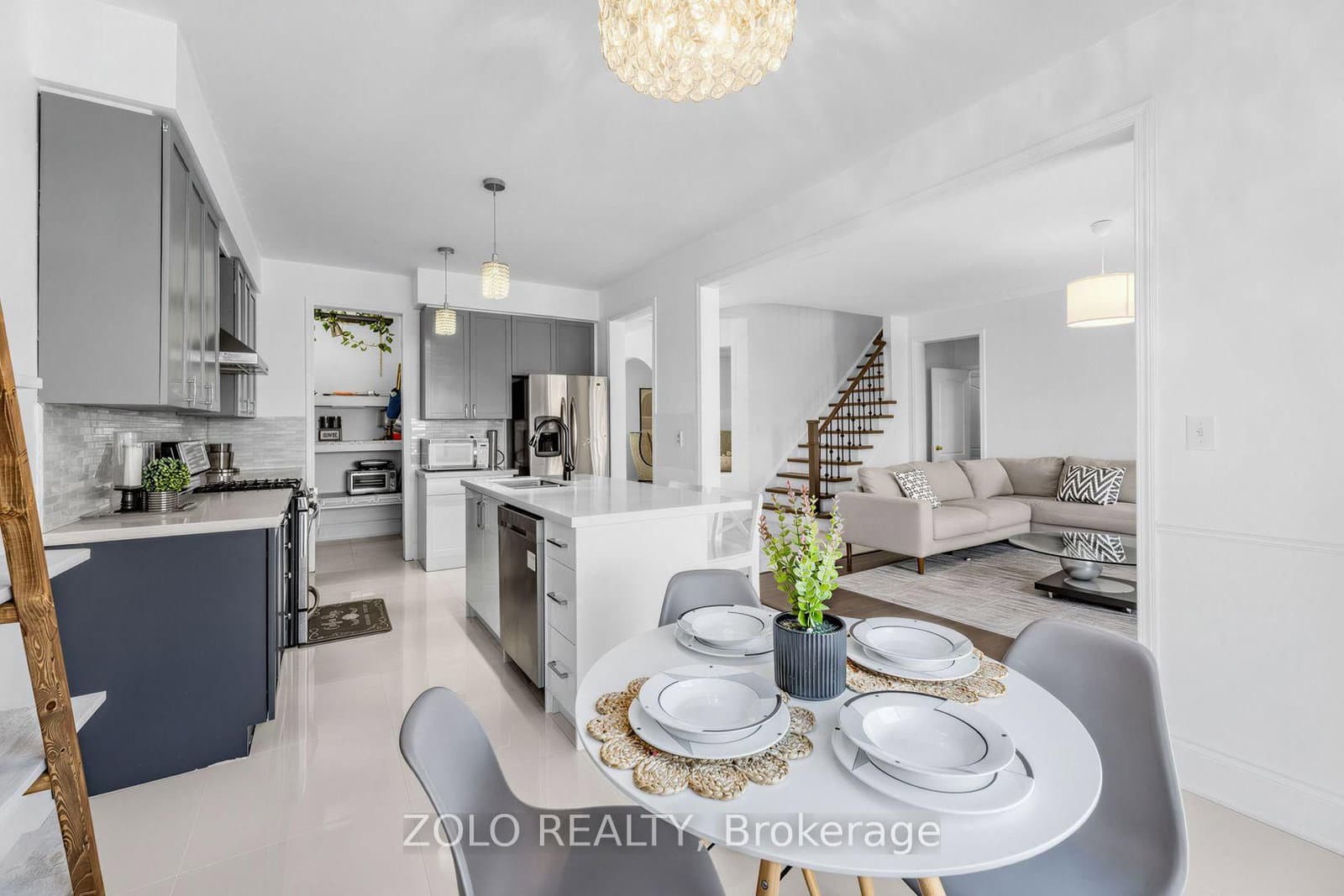 1580 Earl Crescent thumbnail 16