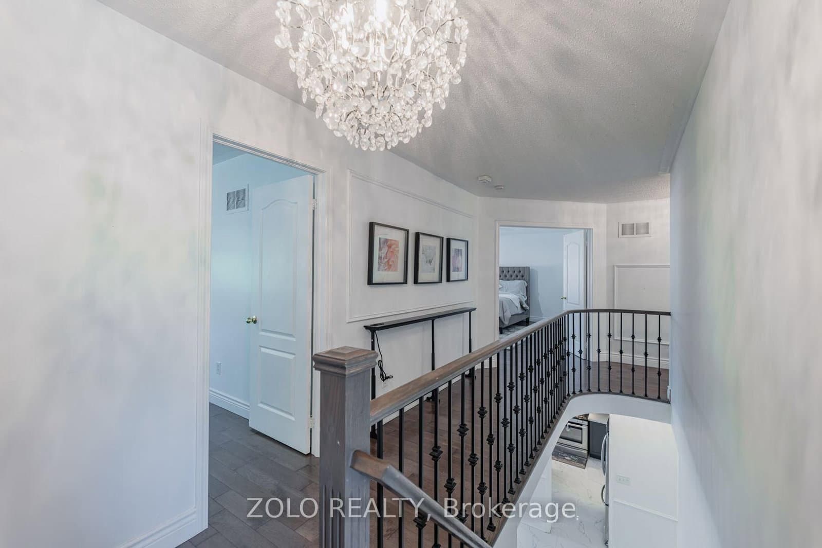 1580 Earl Crescent thumbnail 19