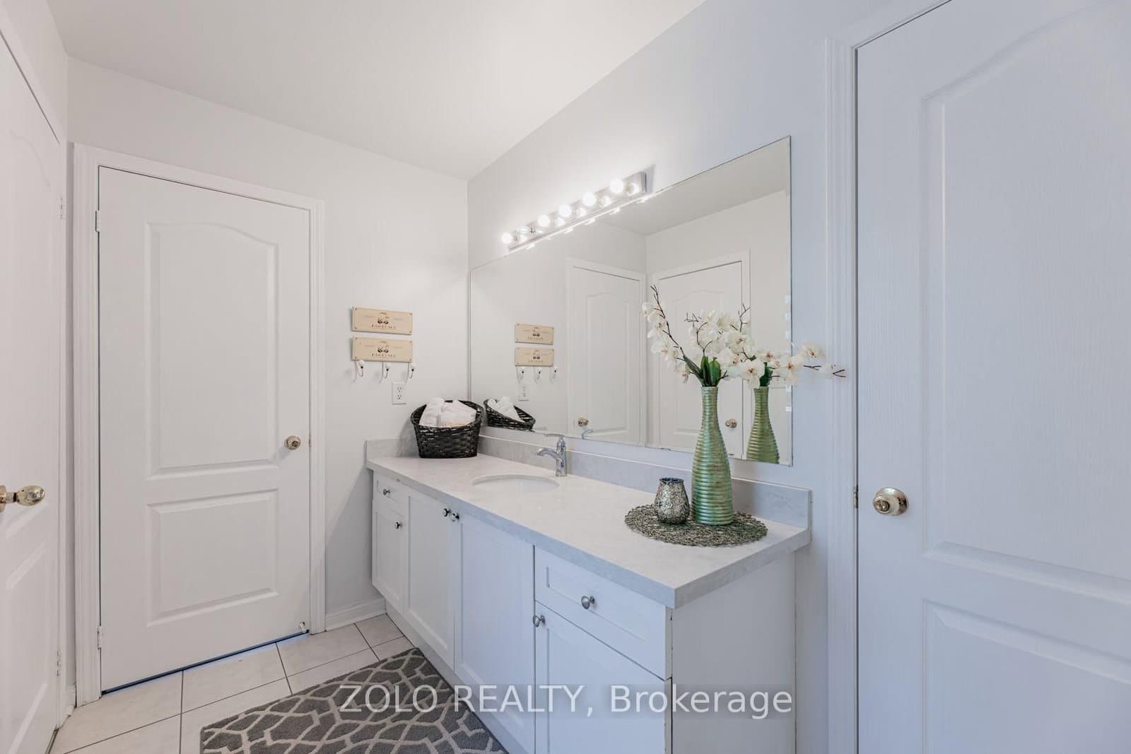 1580 Earl Crescent thumbnail 24
