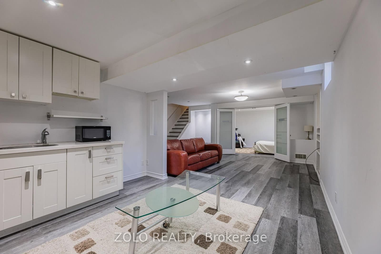 1580 Earl Crescent thumbnail 37