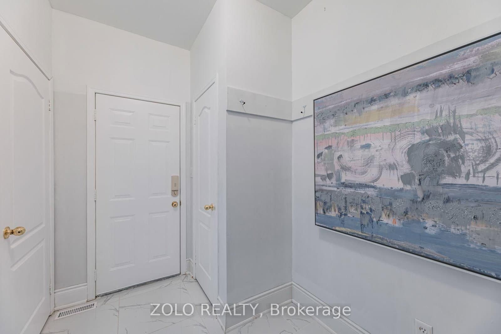 1580 Earl Crescent thumbnail 4