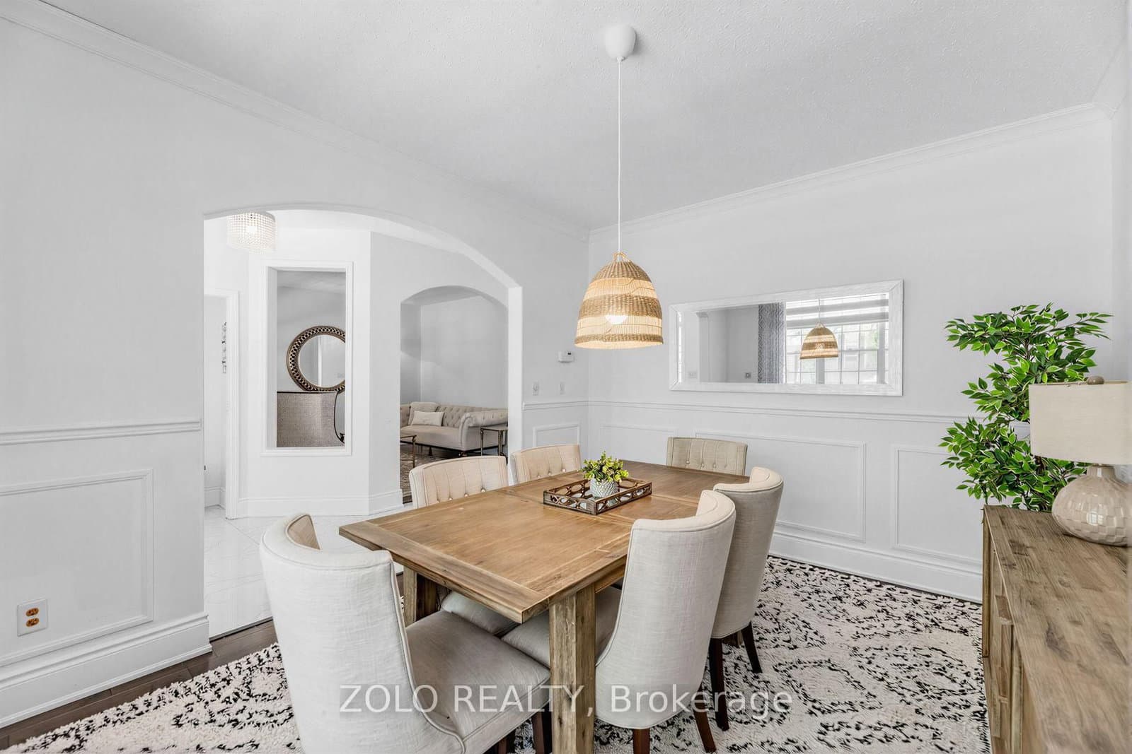 1580 Earl Crescent thumbnail 5