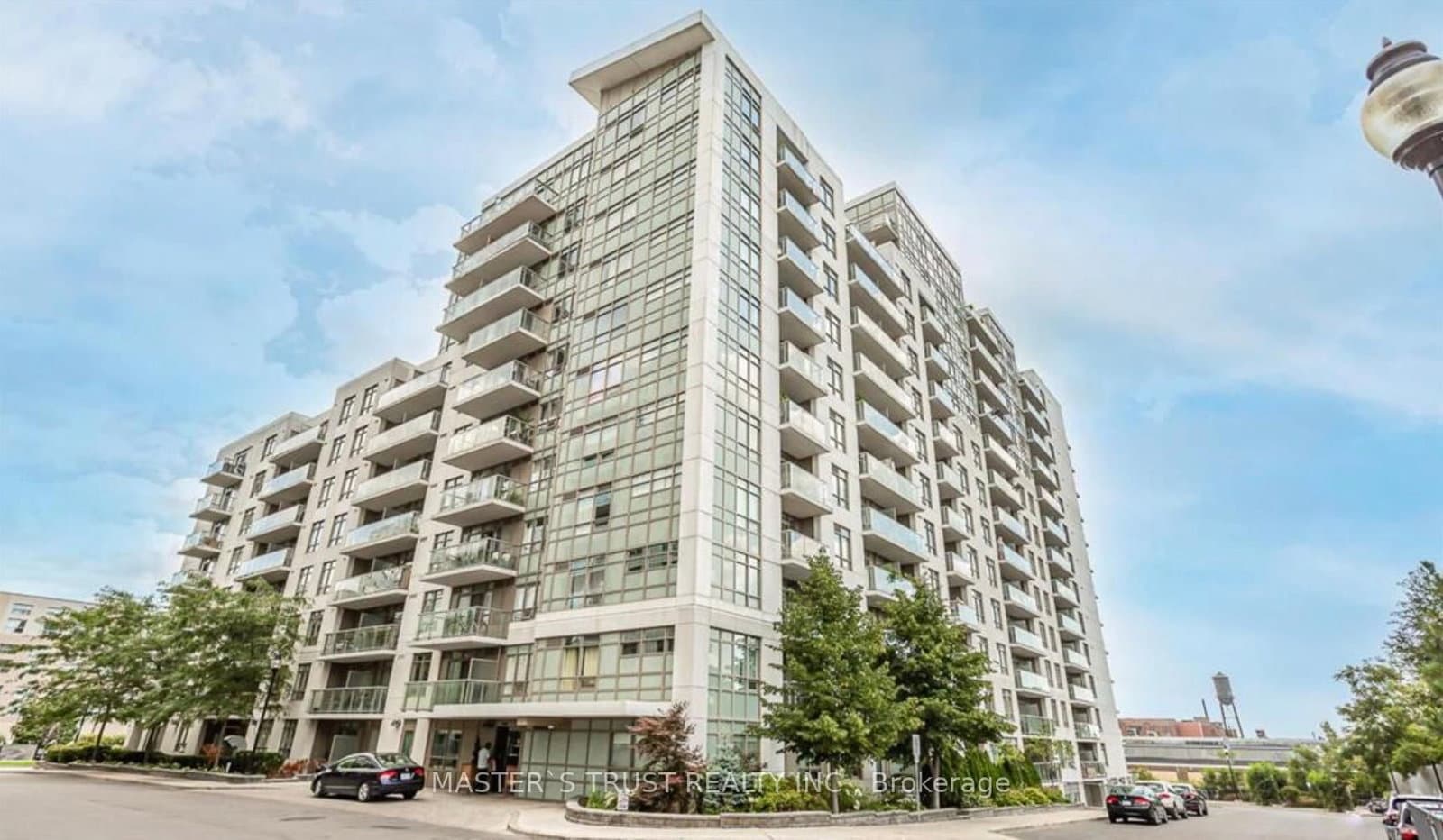 812 Lansdowne Avenue, Unit 302