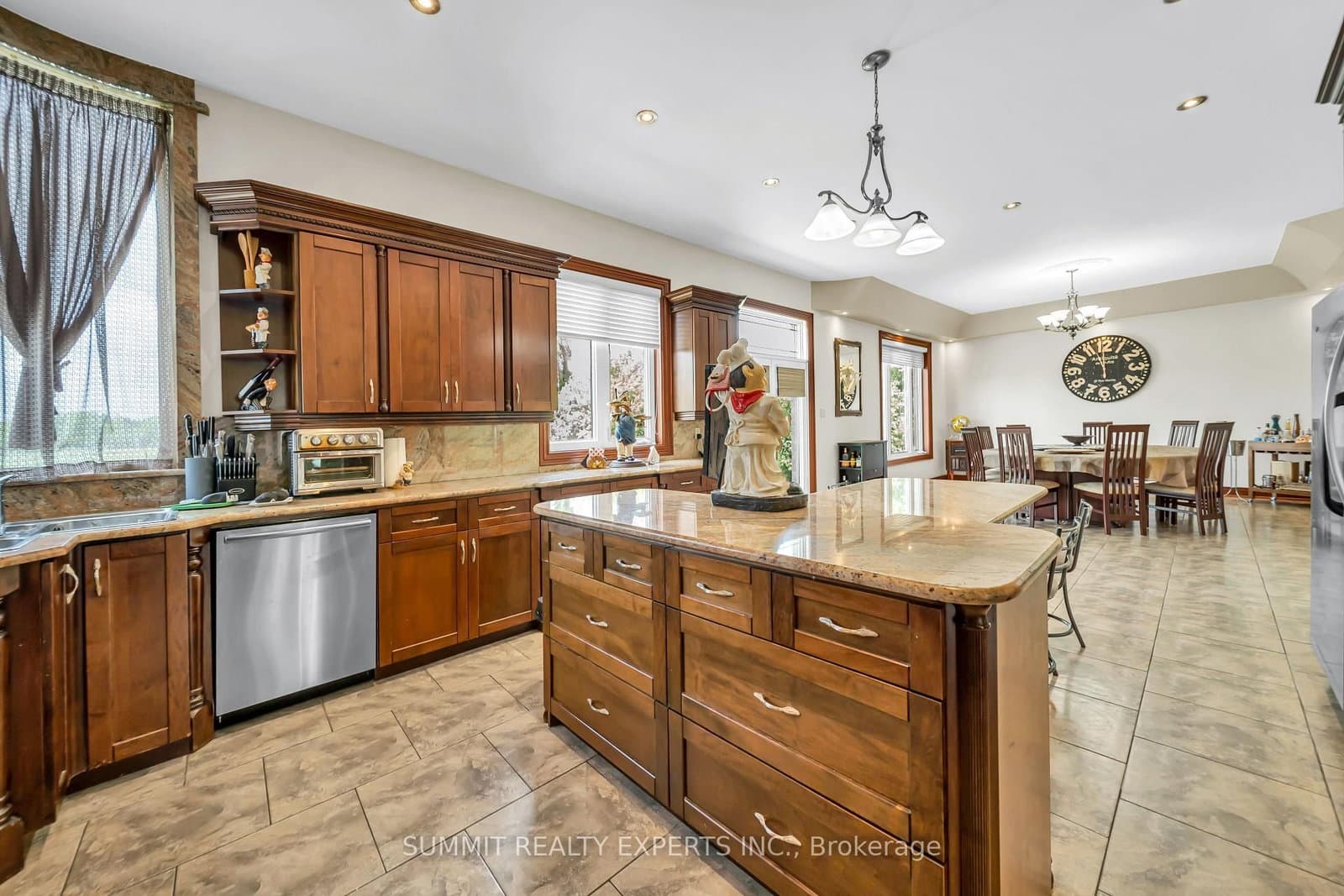 7728 Mayfield Road thumbnail 47