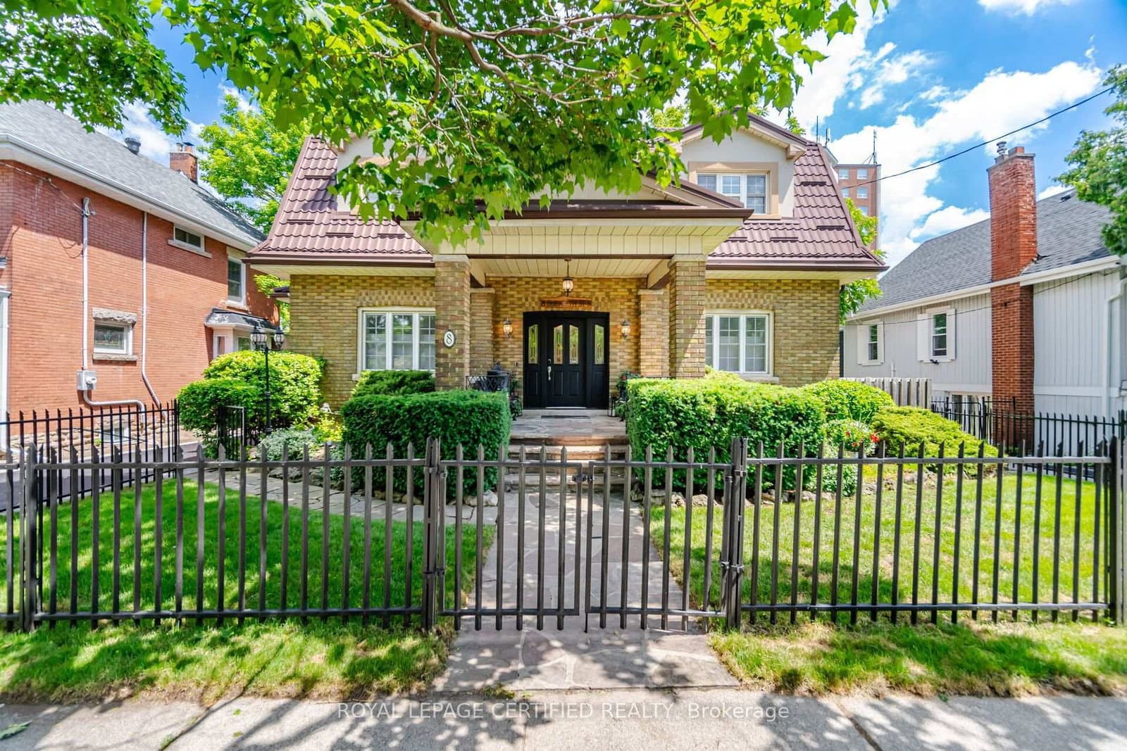 8 Elizabeth Street S - Image 1