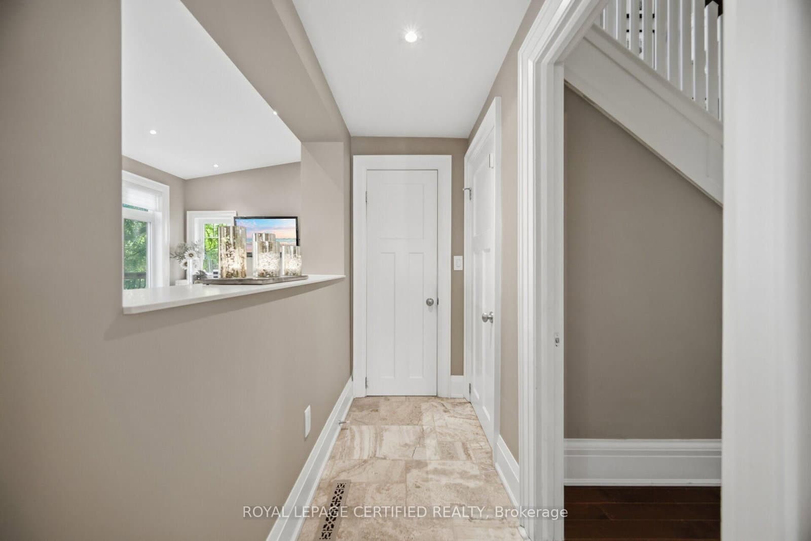 8 Elizabeth Street S thumbnail 19