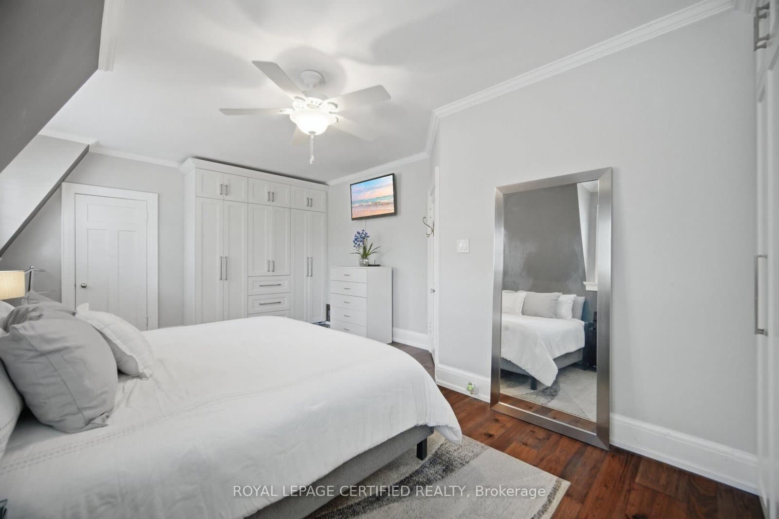 8 Elizabeth Street S thumbnail 25