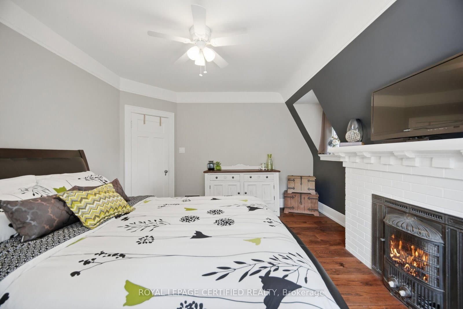 8 Elizabeth Street S thumbnail 27