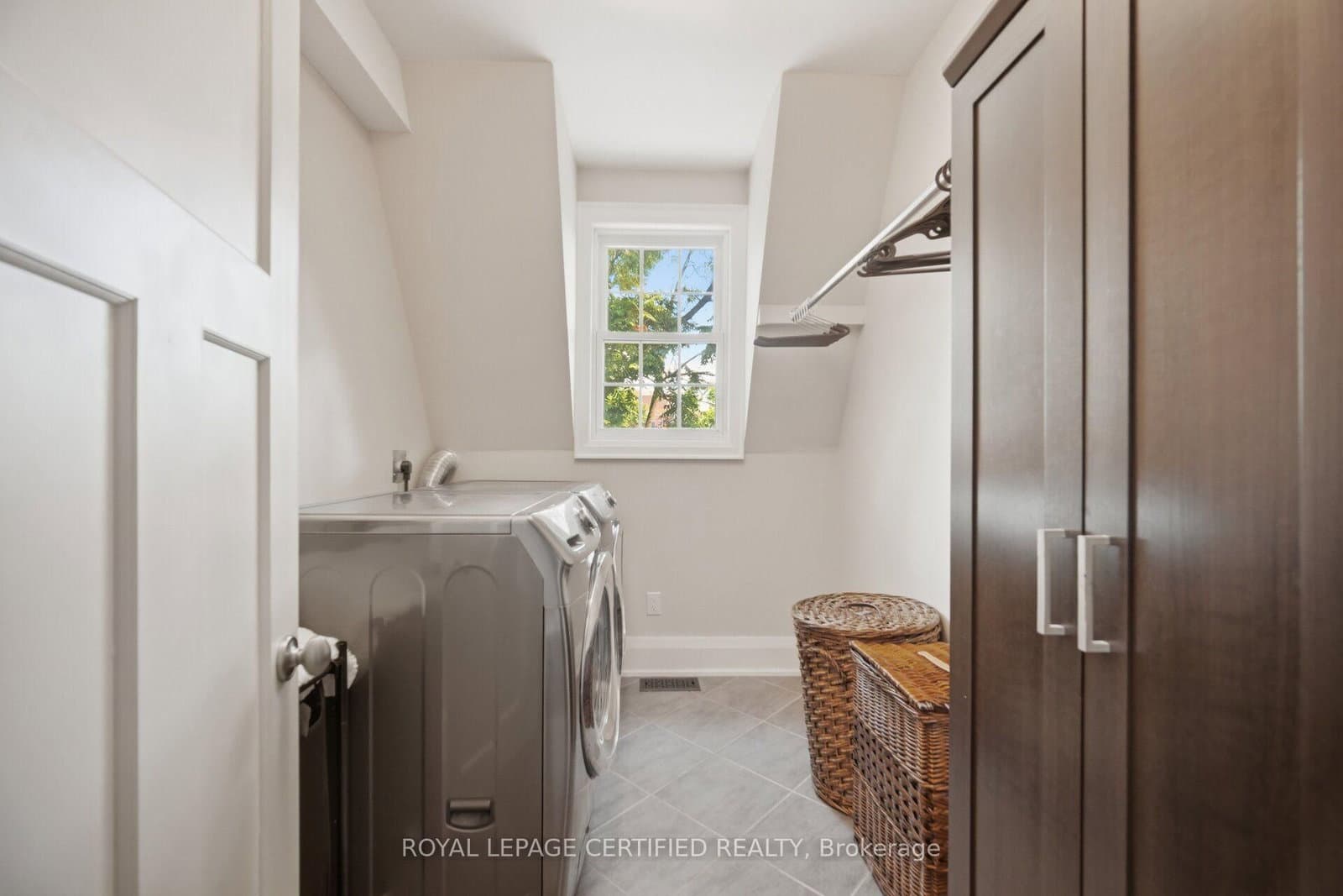 8 Elizabeth Street S thumbnail 31