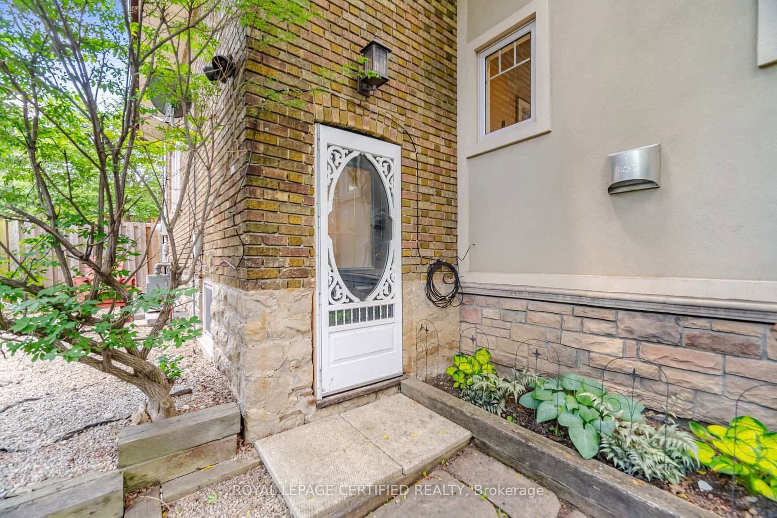 8 Elizabeth Street S thumbnail 32