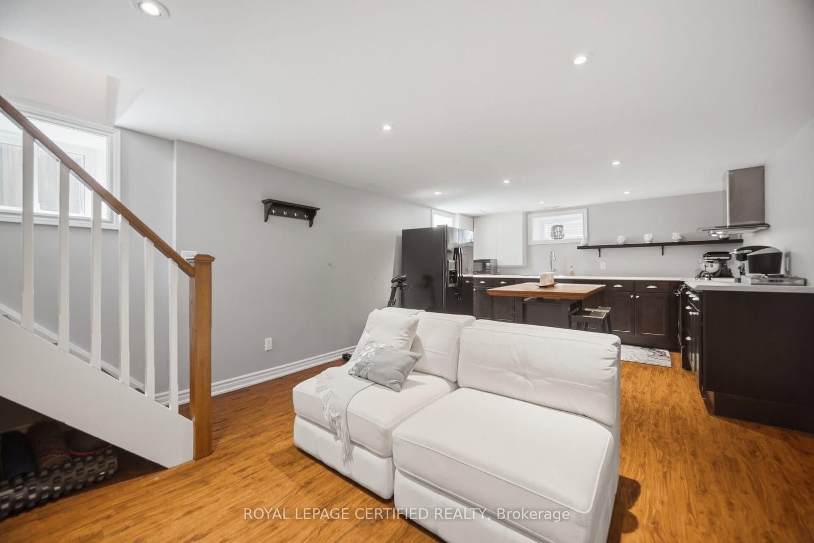 8 Elizabeth Street S thumbnail 34