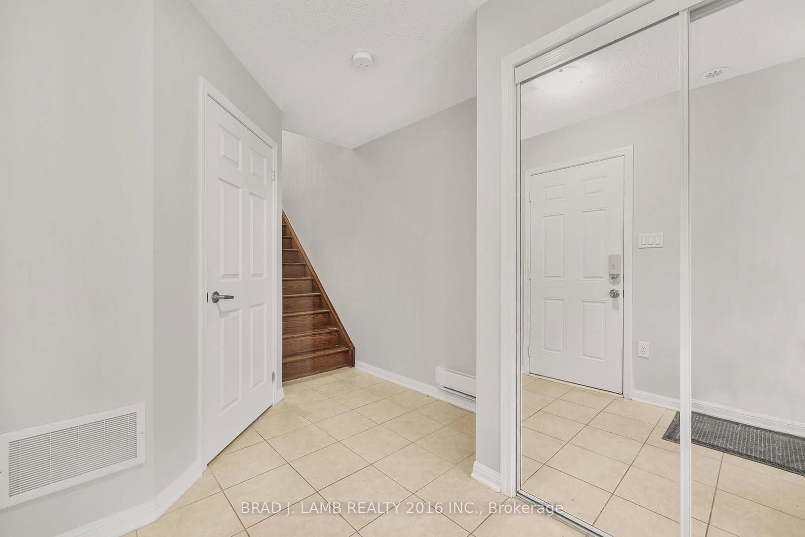 930 Nadalin Heights thumbnail 5