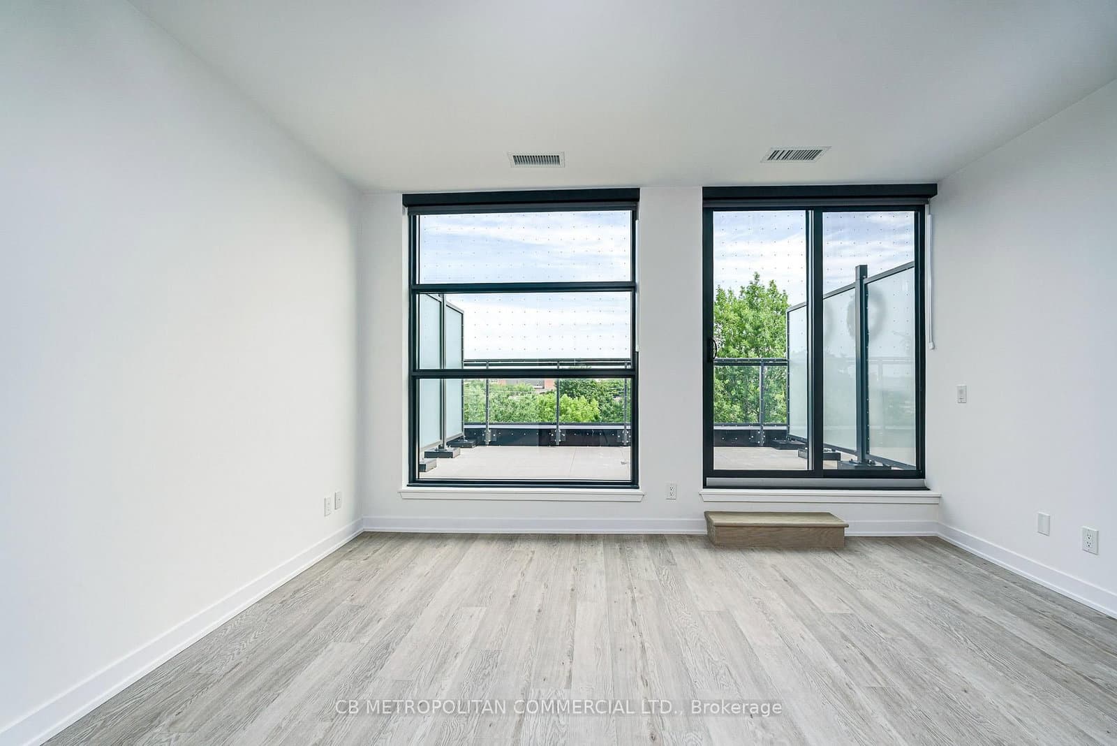 2946 Dundas Street West Street W, Unit 409 thumbnail 8
