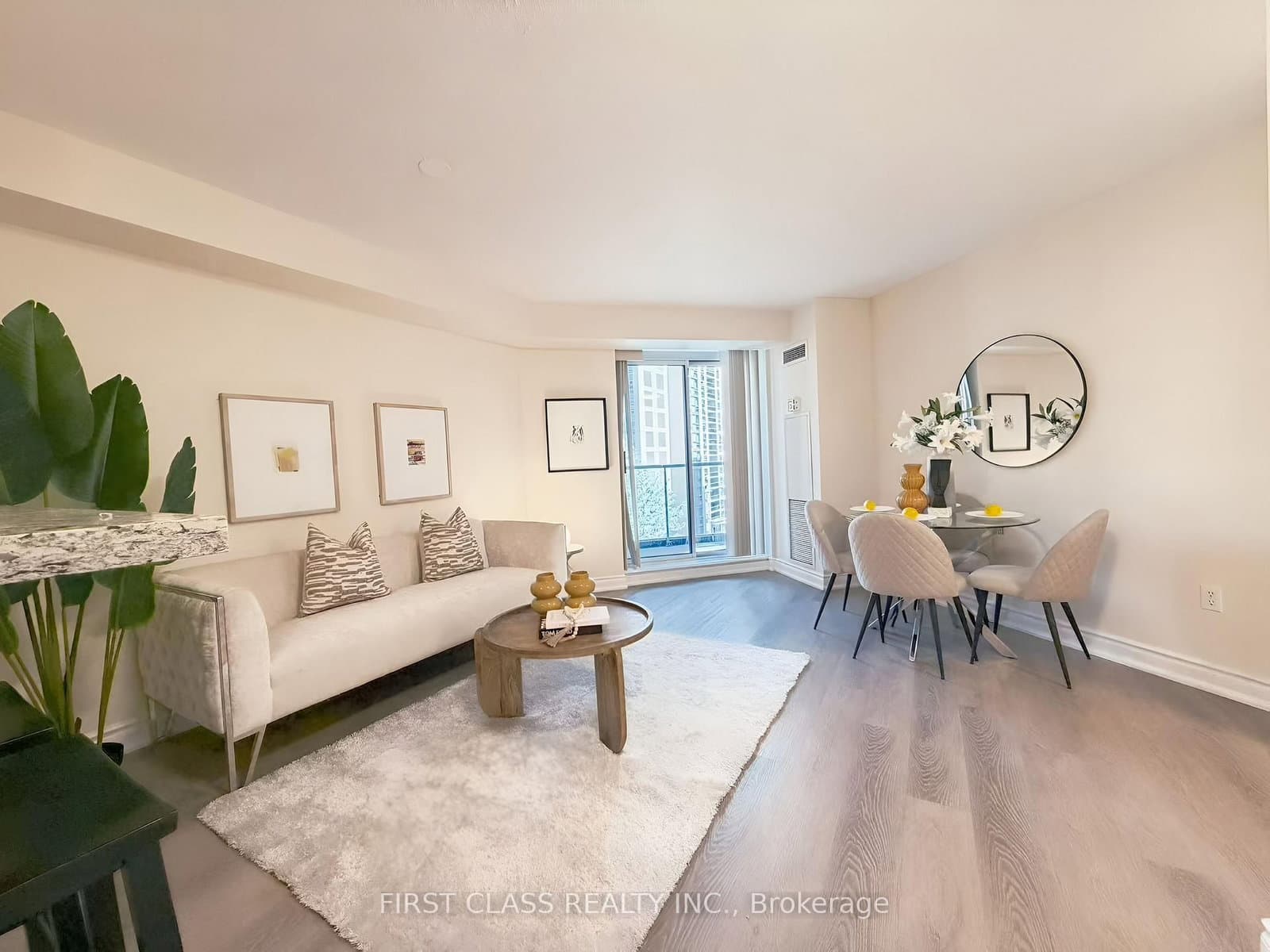 11 Michael Power Place, Unit 715 thumbnail 4