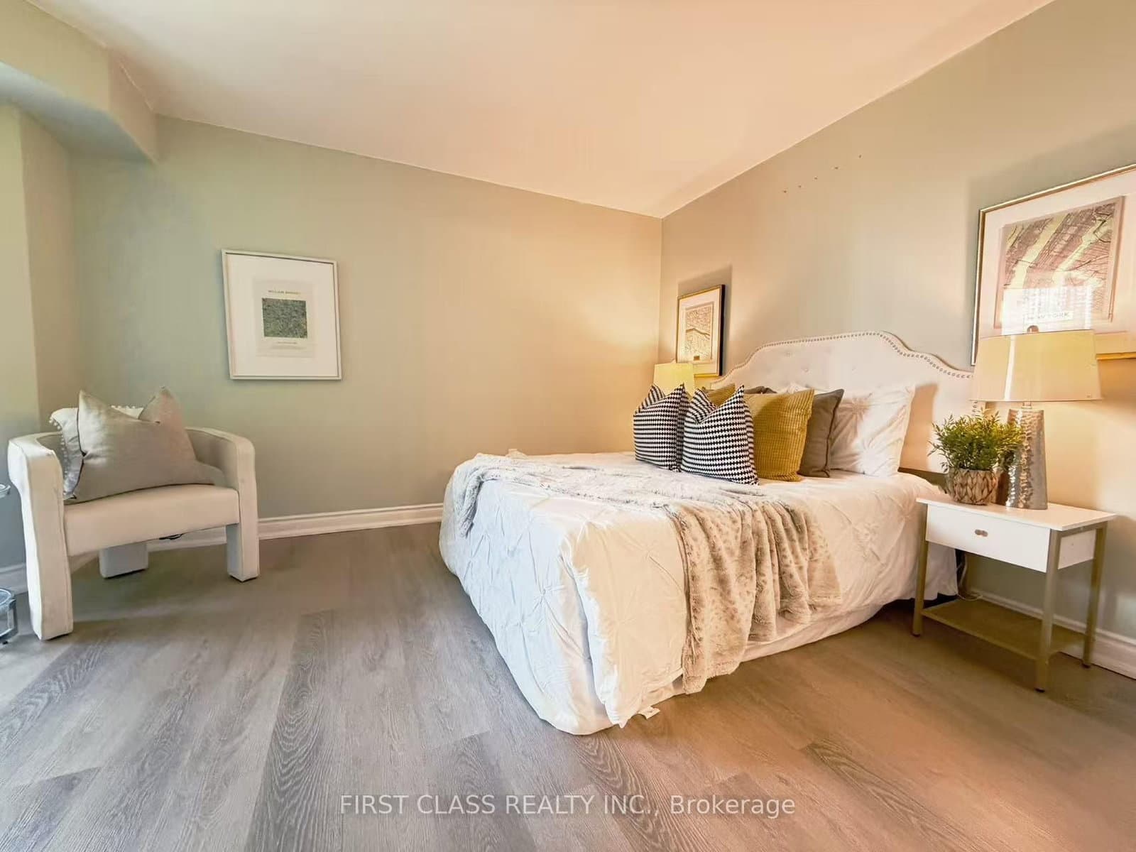 11 Michael Power Place, Unit 715 thumbnail 7