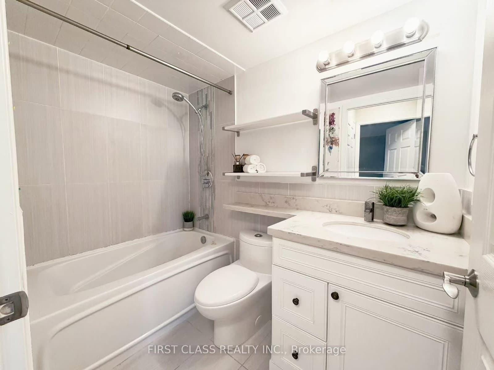 11 Michael Power Place, Unit 715 thumbnail 8