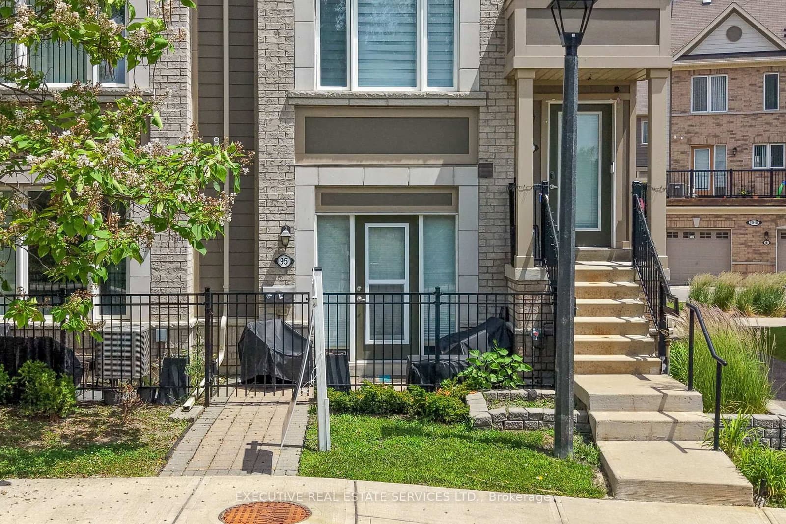 1 Beckenrose Court, Unit 95 thumbnail 4