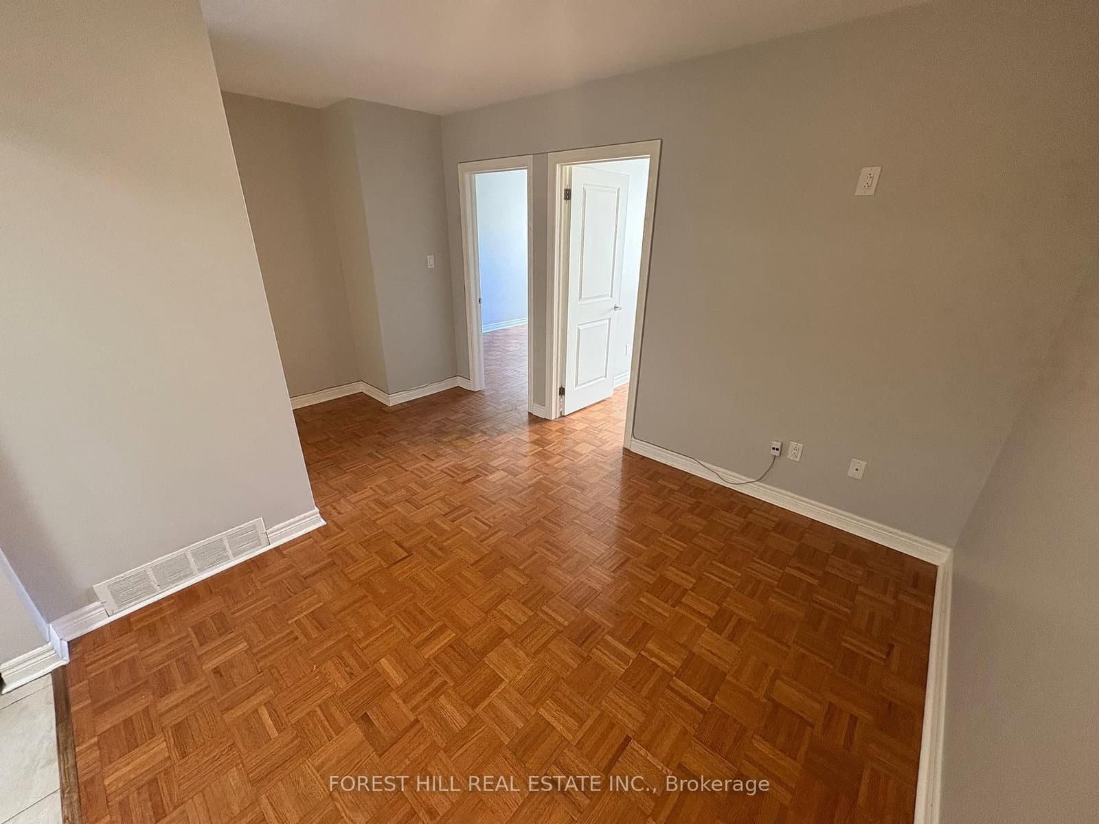 341 Lakeshore Road E, Unit 2 thumbnail 2