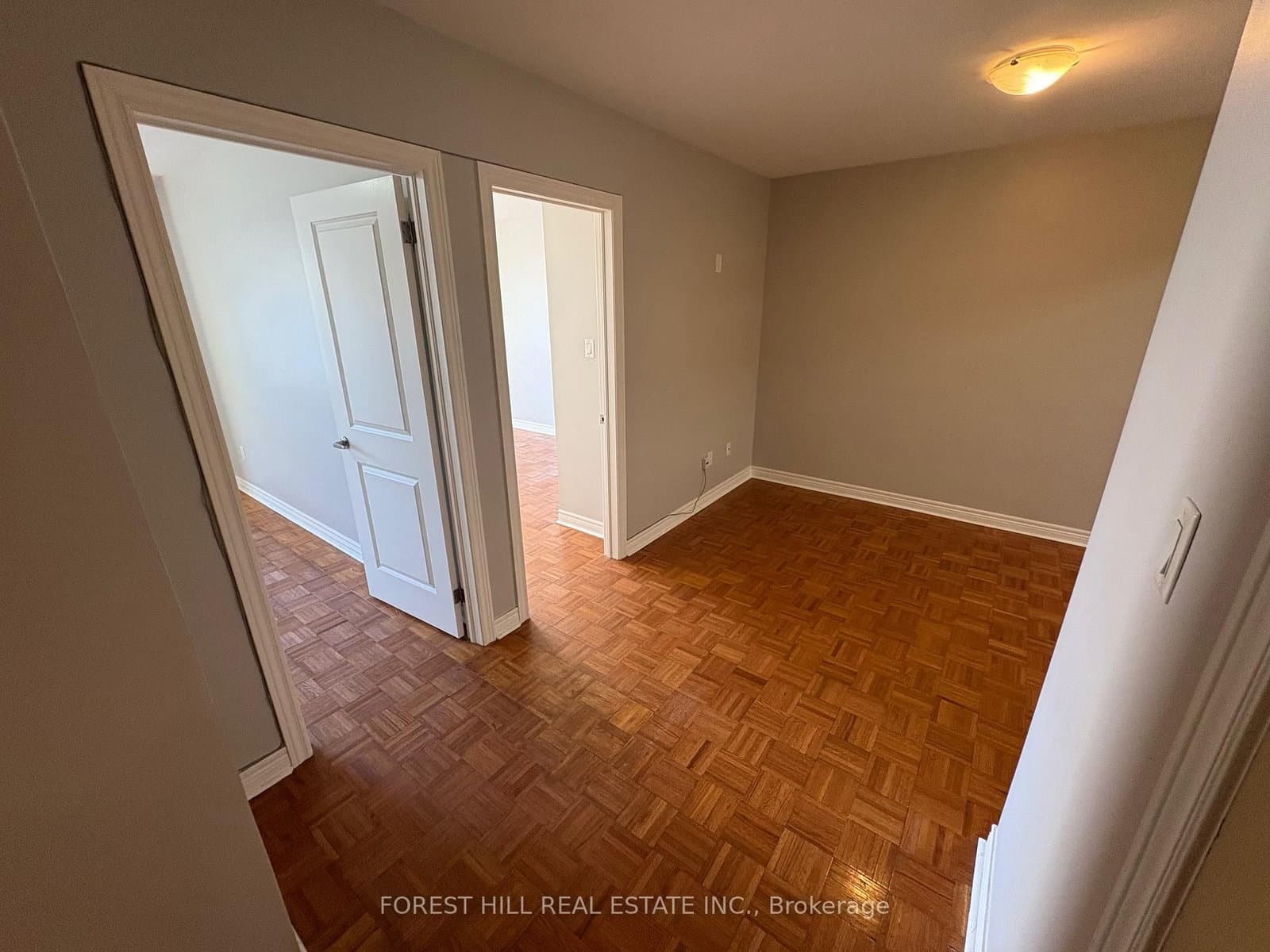 341 Lakeshore Road E, Unit 2 thumbnail 4