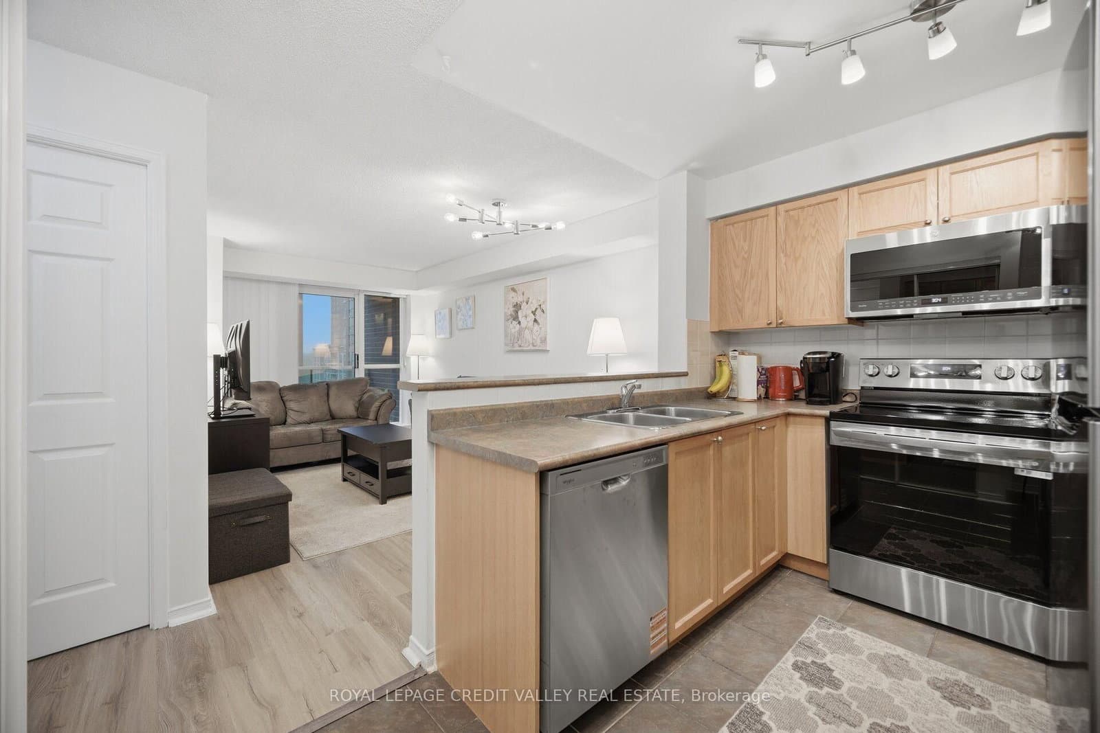 9 Michael Power Place, Unit 902 thumbnail 10