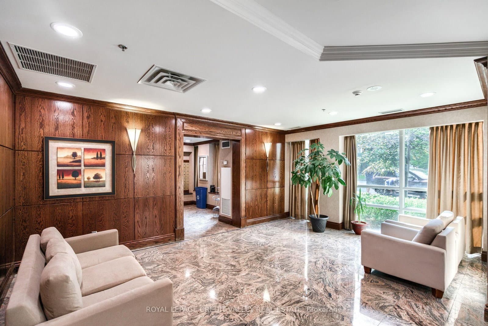 9 Michael Power Place, Unit 902 thumbnail 3