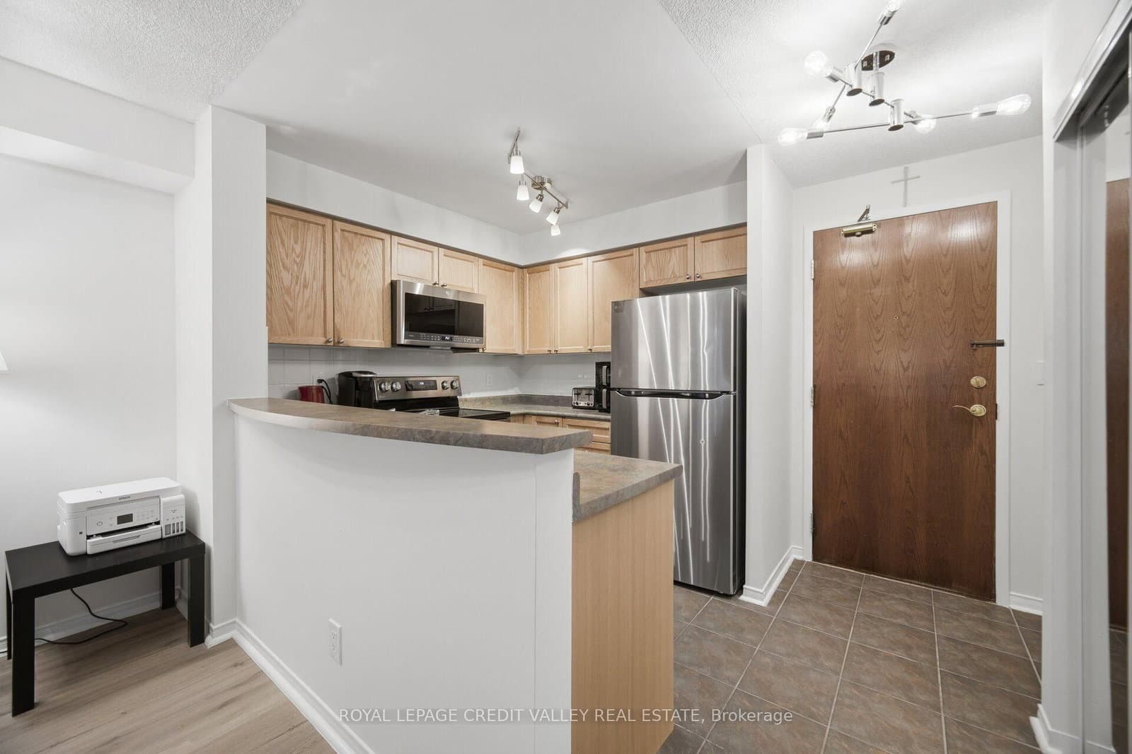 9 Michael Power Place, Unit 902 thumbnail 7