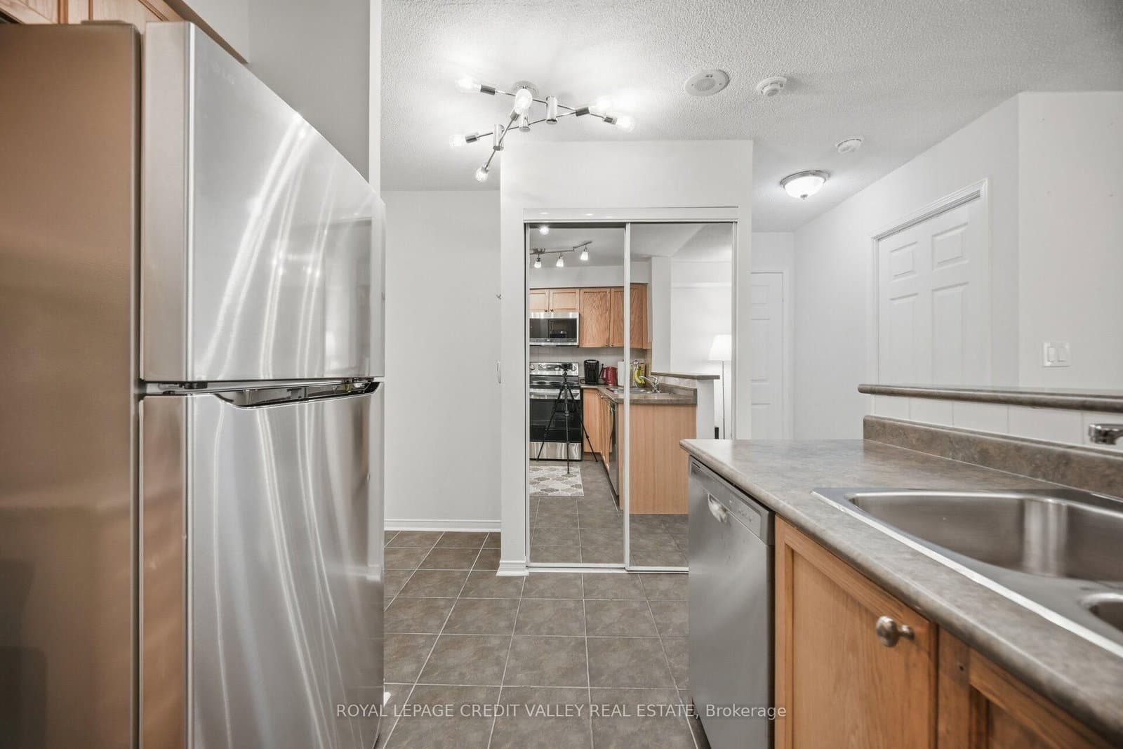 9 Michael Power Place, Unit 902 thumbnail 9