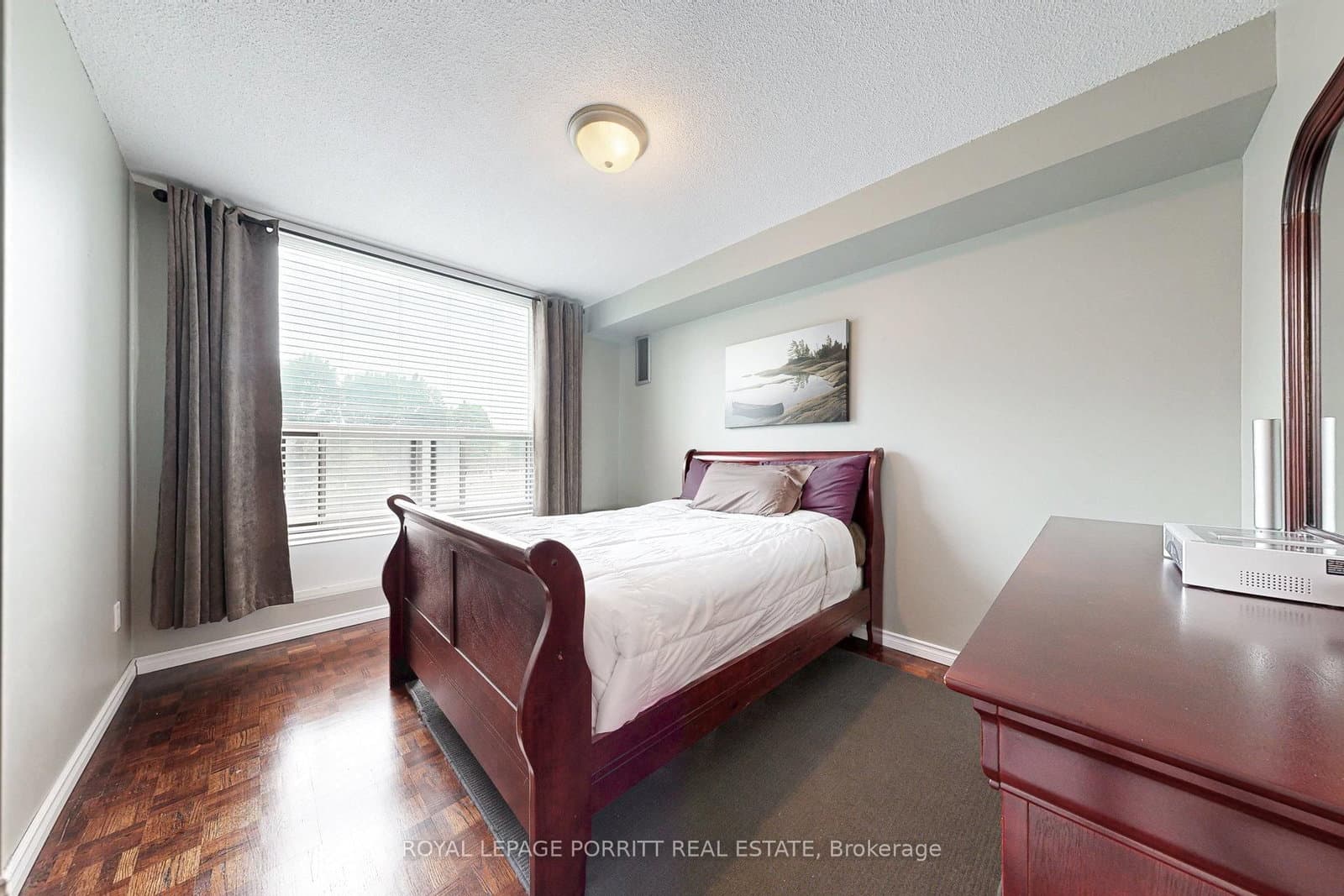 1535 Lakeshore Road E, Unit 201 thumbnail 18