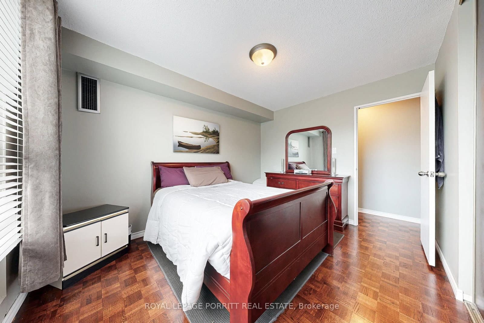 1535 Lakeshore Road E, Unit 201 thumbnail 19