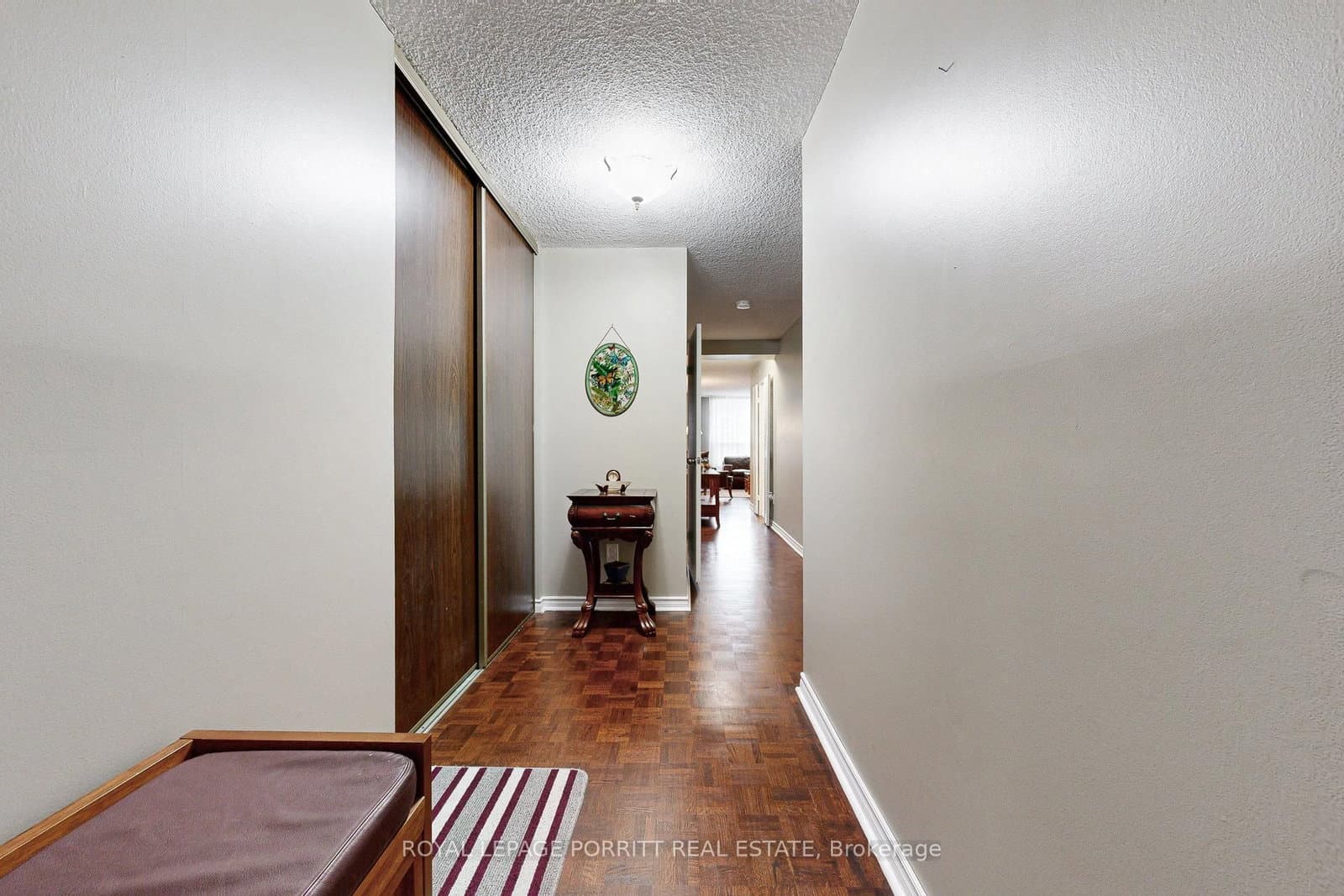 1535 Lakeshore Road E, Unit 201 thumbnail 2