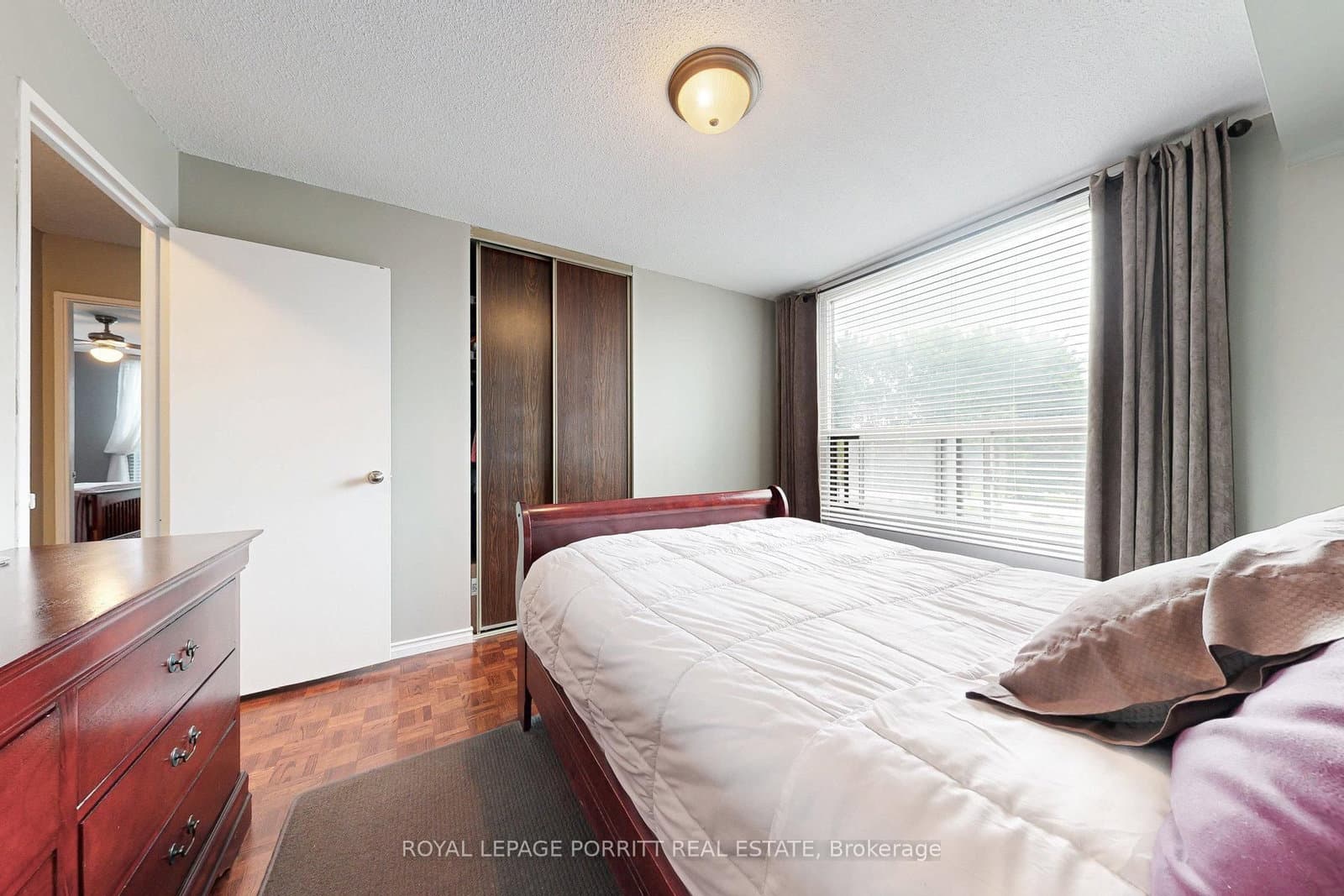 1535 Lakeshore Road E, Unit 201 thumbnail 20