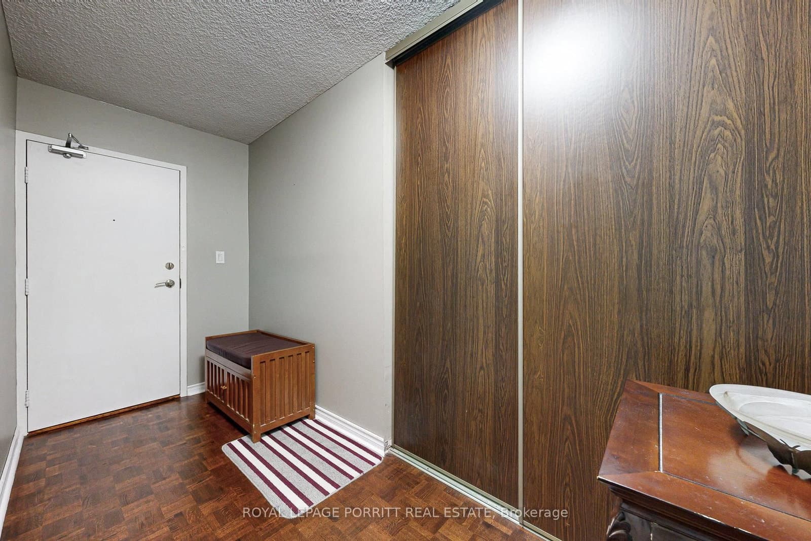 1535 Lakeshore Road E, Unit 201 thumbnail 3