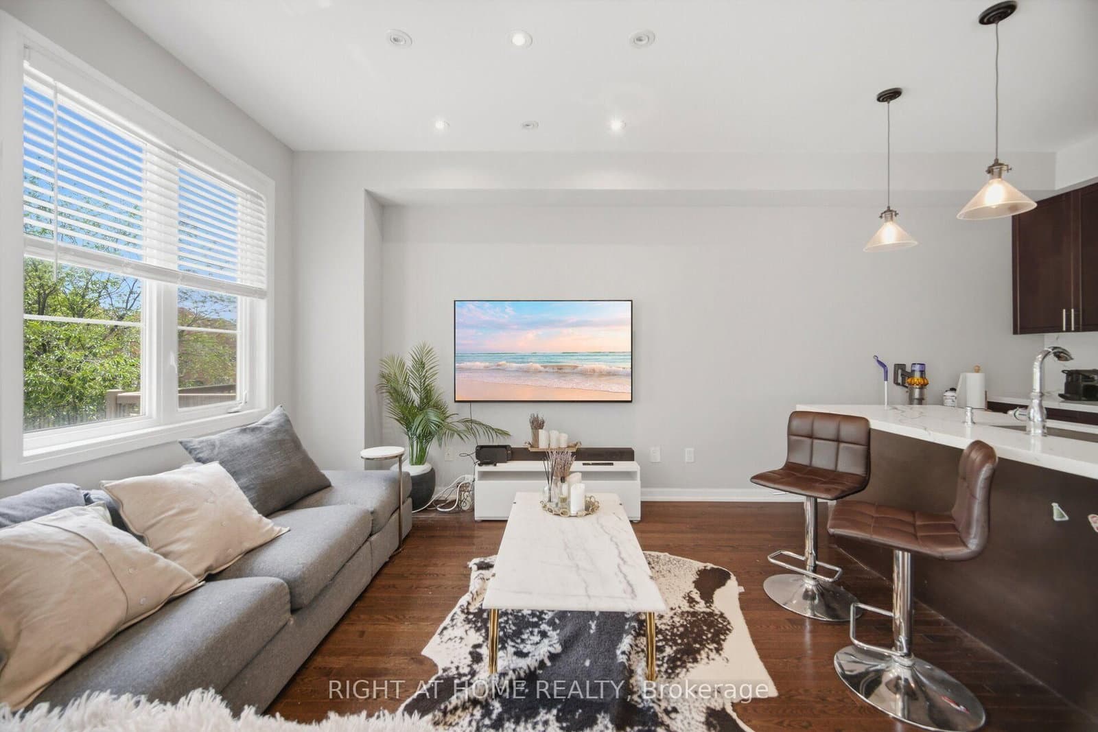 165 Hampshire Way, Unit 153 thumbnail 14